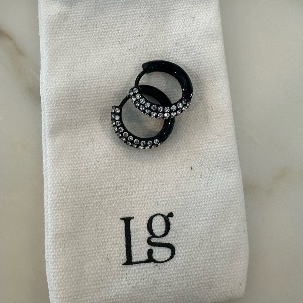 Lisa Gozlan black hoops